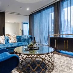 Luxury Melbourne CBD Apt in Iconic QT Building