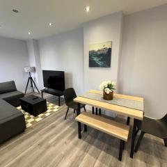 Queen Apartment - En-Suites - High Spec - 7 Guests