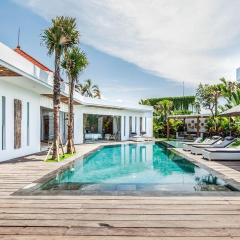 Luxury 6BR Villa, Canggu, 400m to Finns Beach