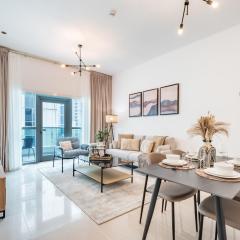 Sophisticated 1BR Apartment in Marina Pinnacle, Dubai Marina by Deluxe Holiday Homes