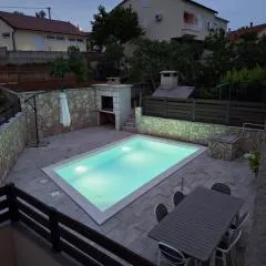 LUXURY Apartment IMOTA,with private pool,Car EVcharger