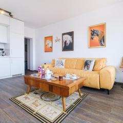 Serene Luxe Oasis Retreat on the Outskirts by Flat Mаnager