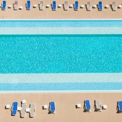 Waves & Whispers Apartments - acces gratuit piscina