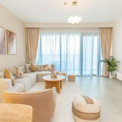 Burj Khalifa view with Grass Turf Balcony-Downtown by Tanami Holiday Homes