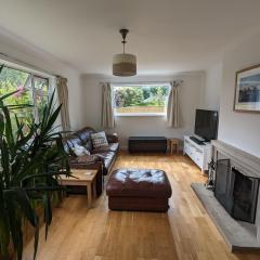 Peaceful Glastonbury Bungalow - Ideally Located