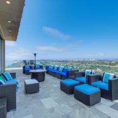 Pool and Coastline Views Luxe La Jolla Home