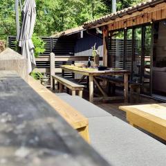 Tres belle maison en bois,dans la Marina, 10pers, au bord de leau