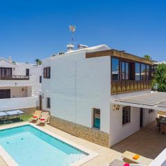 Villa Fayna by Villa Plus