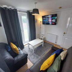 2 Bed Flat by Heathway Station