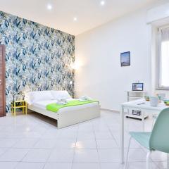 Track Station Studio Apartment - with Netflix