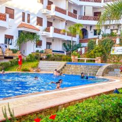 Spacious, swimming pool & proximity to sea