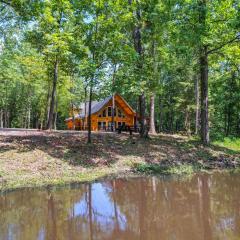 Upscale Broken Bow Cabin Hot Tub and Fishing Pond!