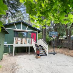 Bear Cave - Cute and cozy with a hot tub!