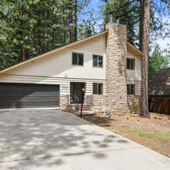 Sky Krest - Located on a quiet street in the middle of town, Games! Pool table!