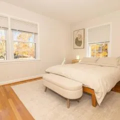 Cozy 4 BD Retreat w Free Parking