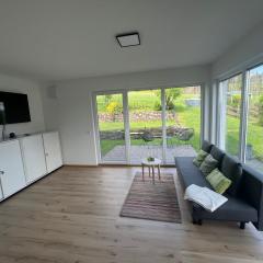 Helle, moderne Wohnung im Grünen