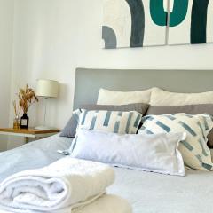 Luminoso departamento para dos personas.