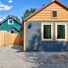 CB Cozy Alaskan Getaway Minutes from Downtown