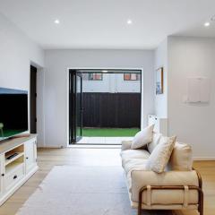 Urban Vogue Escape with Parking and Air-con