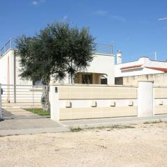 Villa Mina con Jacuzzi nel Boomerang Village a Torre Colimena