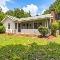 Charming Country Home with Yard - 14 Mi to Ole Miss!