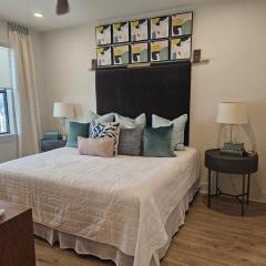 UBP - Spacious 1-bd w Den Montrose Midtown