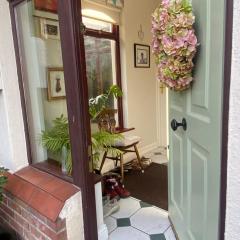 2 Bed Retreat by Lake, Hotel and Golf Course