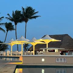 Spacious and comfortable apartment w pool and golf
