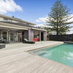 Tyrone Beachside Luxury - Home Theatre Study