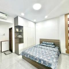 Cozy Room with Balcony Central 10mins to Airport Maihouse