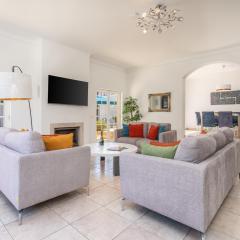 Host Wise - Spacious Family House with Garden