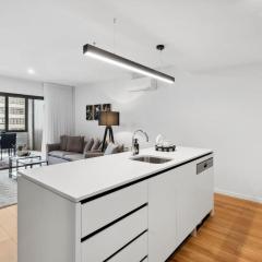 Modern luxurious unit in the heart of Dickson