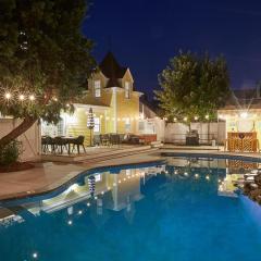 Gorgeous historic Victorian with 8 bedroom/4 baths