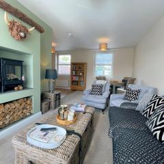 Stunning 2BR Apartment in Town Centre Location Pass The Keys
