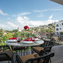 Prime 2BR Condo, Rooftop Pool and Gym