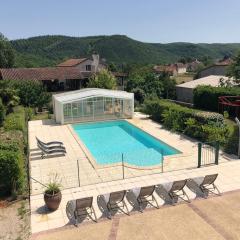 Maison charmante avec vue sur la montagne à Saint-Géry + Piscine