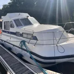 Séjour insolite sur un bateau au cœur de Châtillon-en-Bazois, romantisme et nature inclus - API-1-46-17