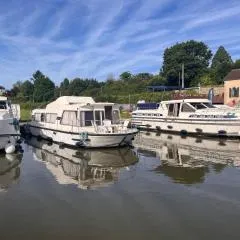 Séjour insolite en bateau sur le canal à Châtillon-en-Bazois, 8 personnes - API-1-46-25