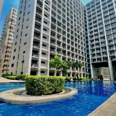 Staycation near Mall of Asia, Condotel with King Bed