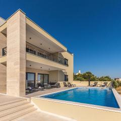 Cozy Home In Kastel Luksic With Wifi