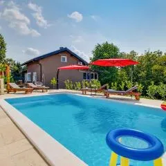 Awesome Home In Gornji Vinkovec