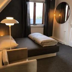 Flot værelse tæt ved transport i en skøn villa