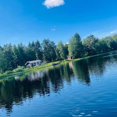 Stuga med strandtomt i Smålands natursköna miljö
