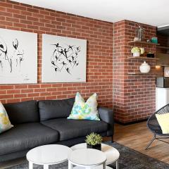 2 on 7th, The Vantage