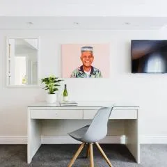 Hotel type living, spacious, central, secure,wifi!