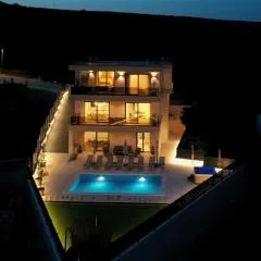 Villa Hills by Iva