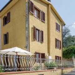 2 Bedroom Stunning Home In Camaiore