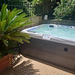 Rapallo 2-Bed Apt Sleeps 5 with Hot Tub