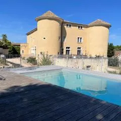 Au pays de Gide appart feutré dans un château