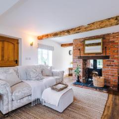 NEW! Stunning 3- Bed Cottage in Audlem by 53 Degrees Property, Ideal for Families & Groups!